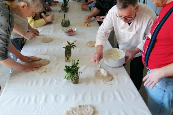 2023-04-05 Osterbrot backen Volkssolidarität (2)