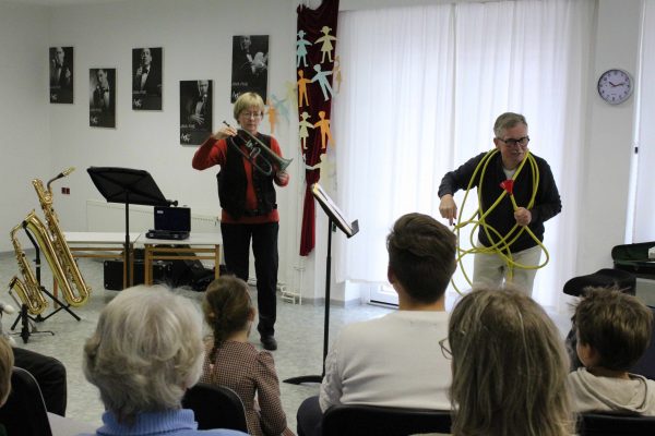 2025-10-25 Familienkonzert Garatenschauch und Sax (4)